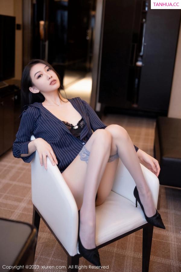   [XiuRen]高清写真图 2023.03.15 No.6418 李佳芮Cherie 短裙美腿第25张图片